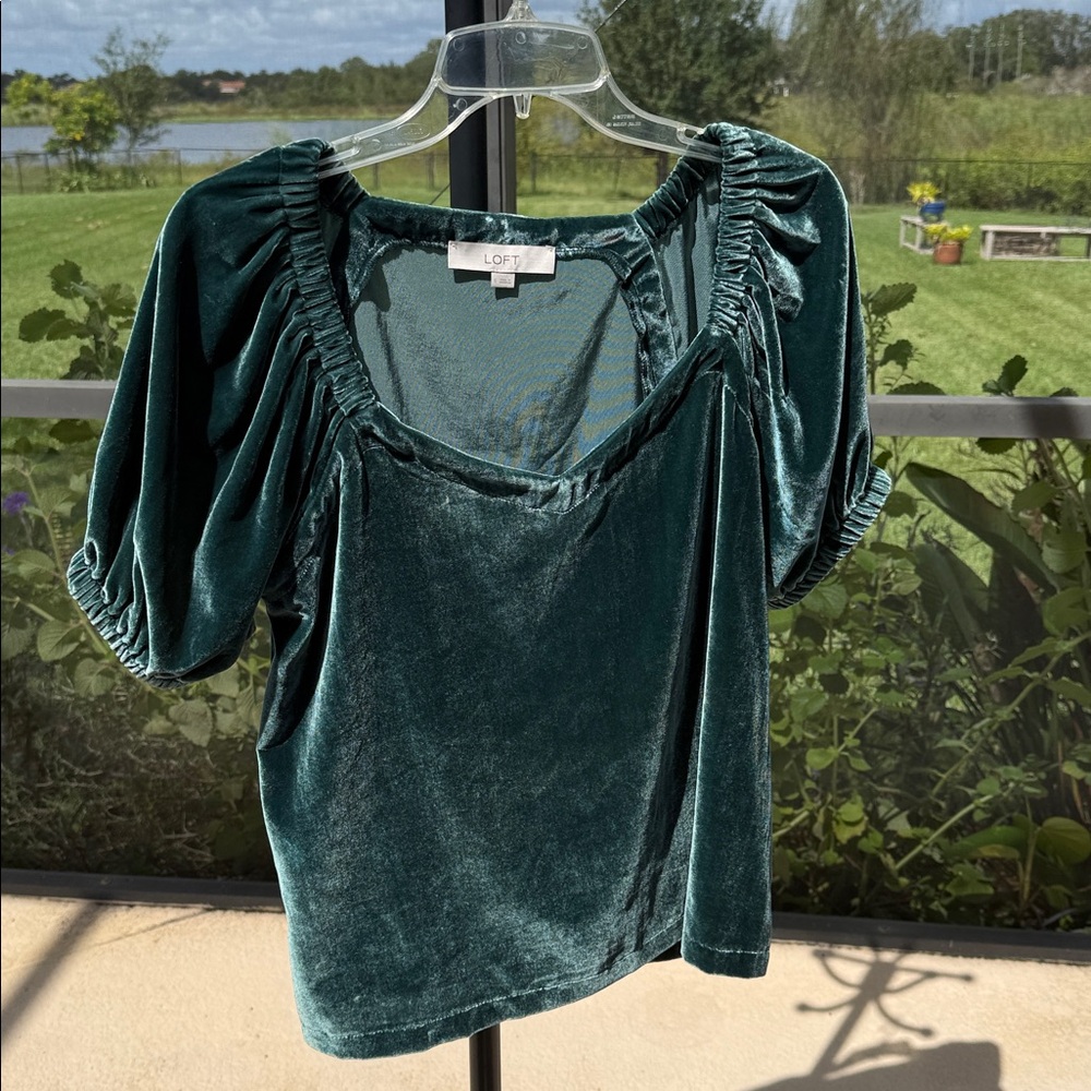 Loft Small fall/holiday Velvet Green Puff Short Sleeve V-Neck Blouse
